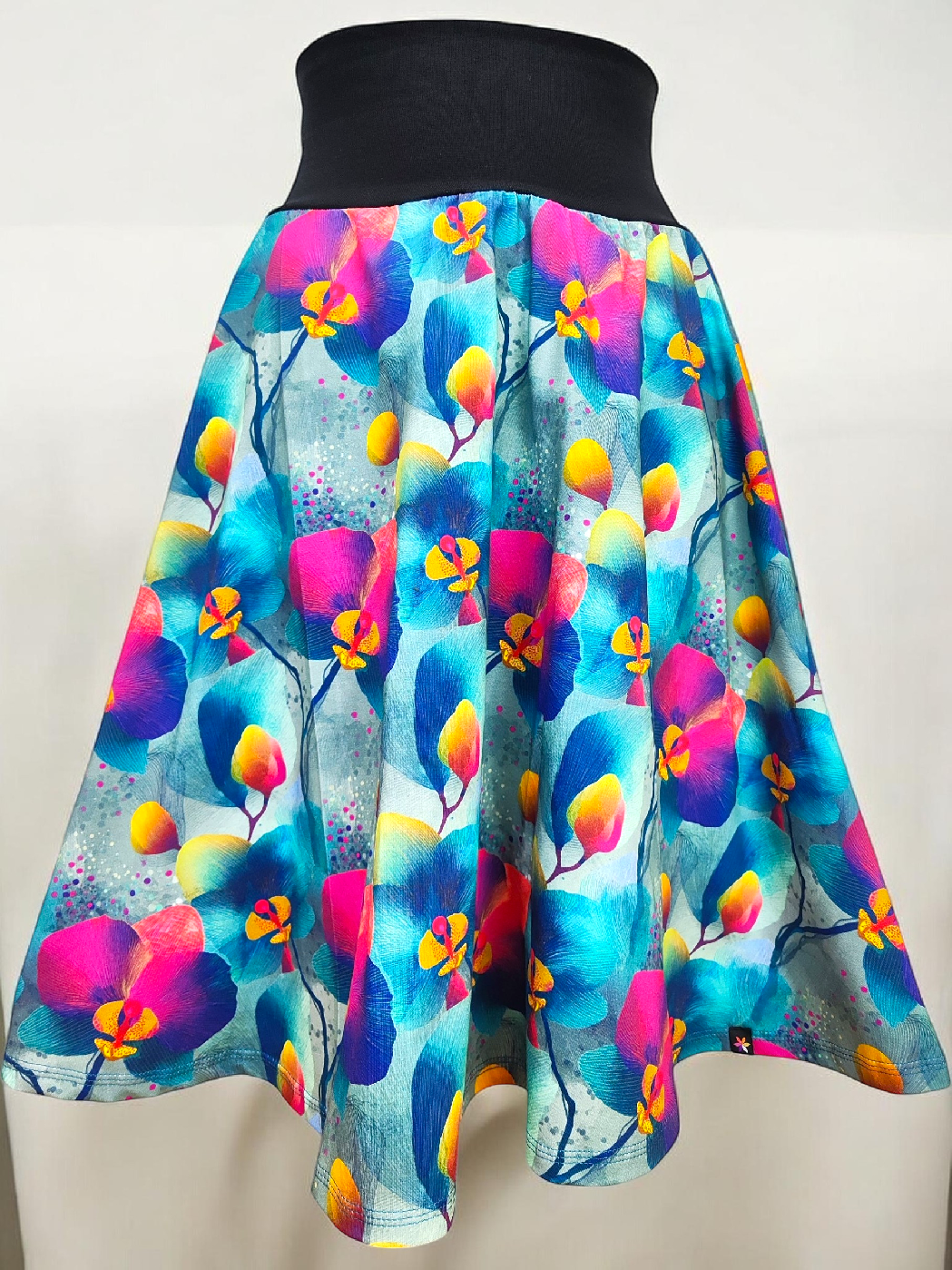 dámská půlkolová sukně HEIDY s orchidejemi outfit